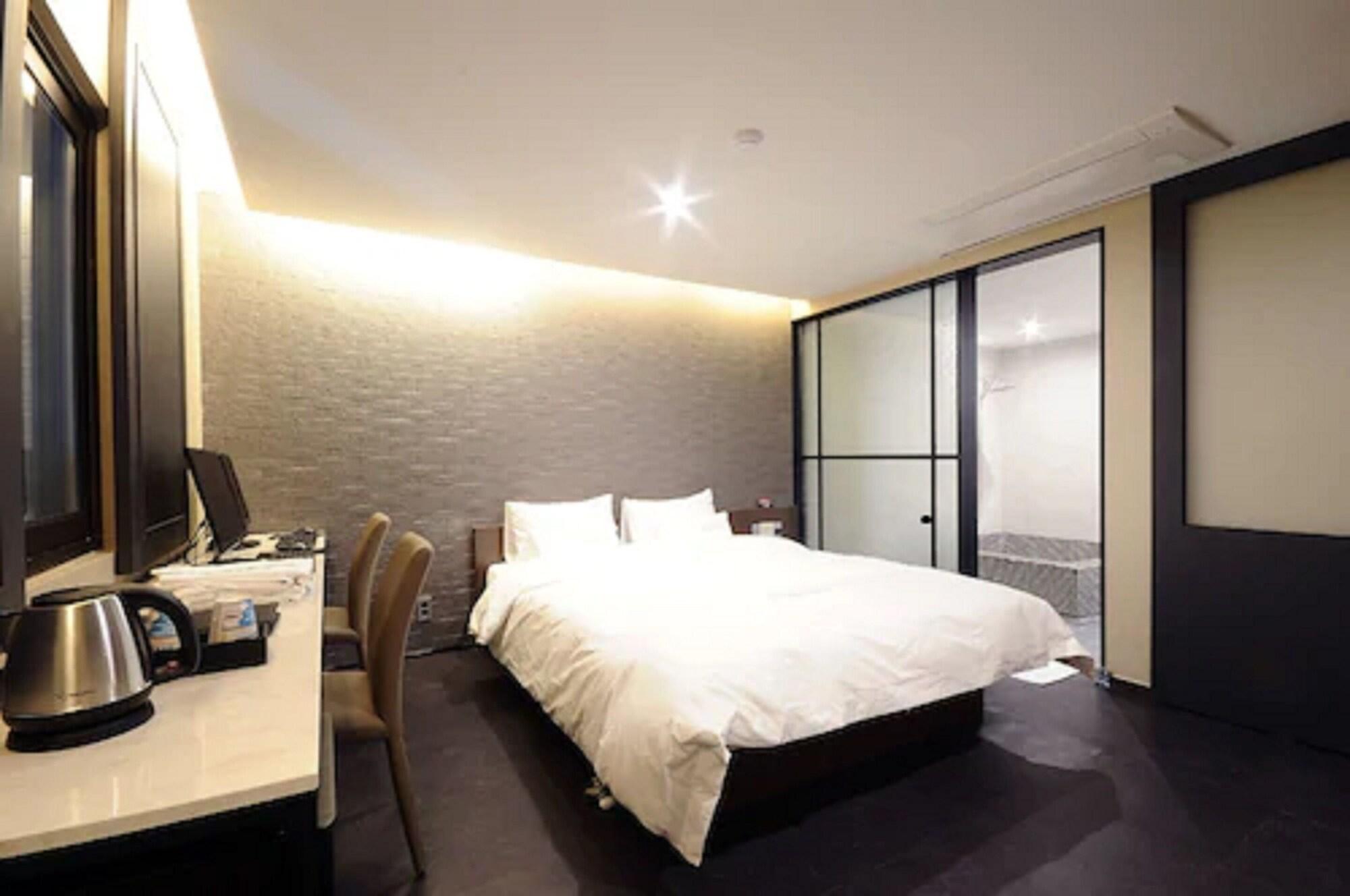Queens Hotel Seomyeon Busan Exterior foto