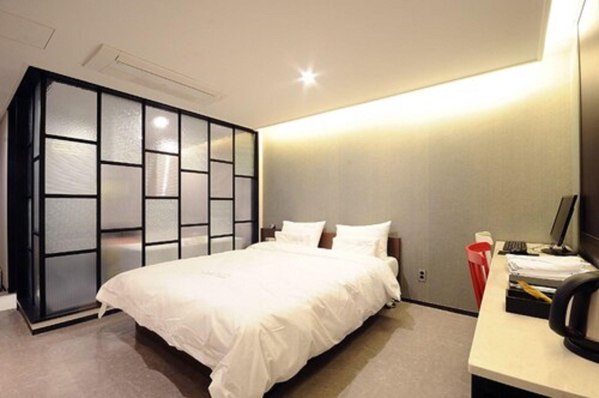 Queens Hotel Seomyeon Busan Exterior foto